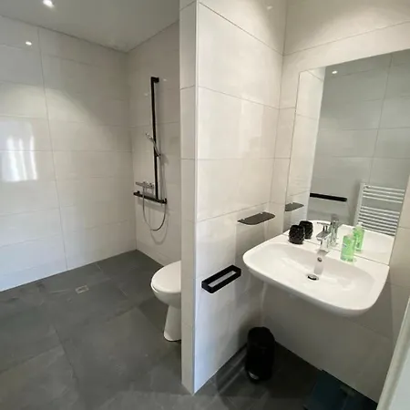 Very Nice 90m With Garden In