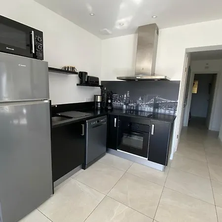 Vakantiehuis Very Nice 90m With Garden In *